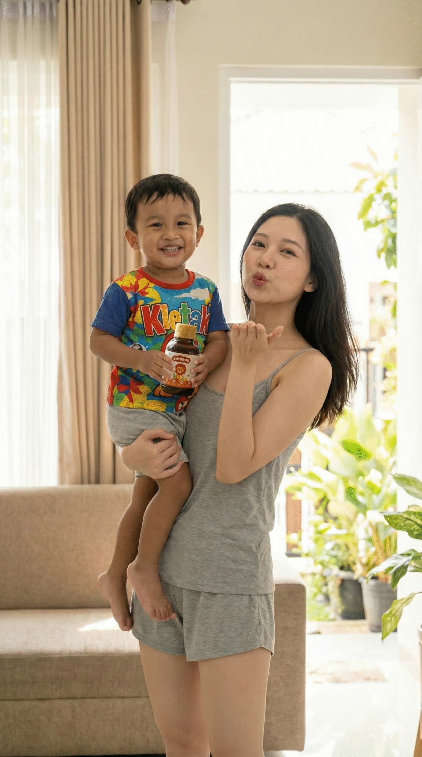 Ibu dan Anak Bahagia dengan Enteros